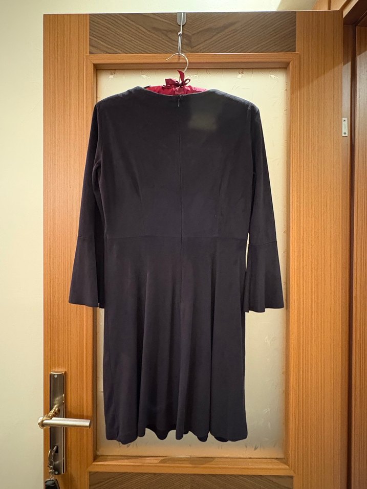 Mango Siyah Suni Süet V Yaka Uzun Kollu Bağcıklı Kadın Elbise - Görsel 3