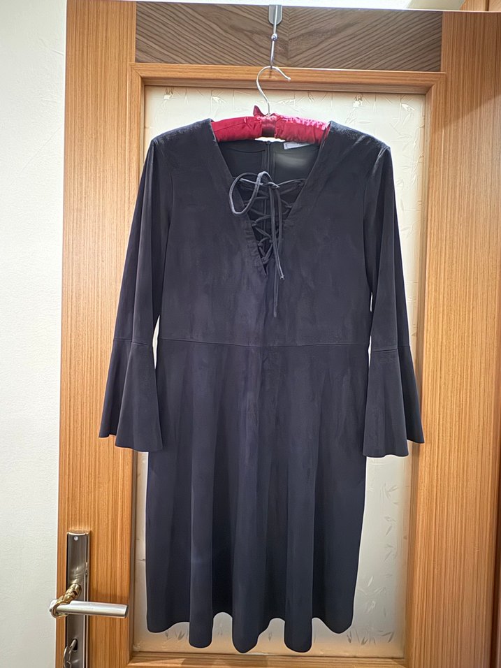 Mango Siyah Suni Süet V Yaka Uzun Kollu Bağcıklı Kadın Elbise - Görsel 2