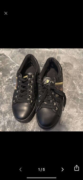 Guess sneaker