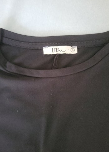 Kadın Siyah Yüksek Yakalı Kolsuz Tişört - Görsel 2