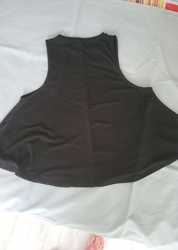 Kadın Siyah Yüksek Yakalı Kolsuz Tişört - Görsel 3