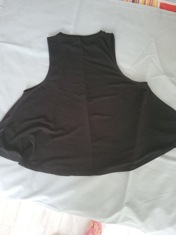 Kadın Siyah Yüksek Yakalı Kolsuz Tişört - Görsel 3