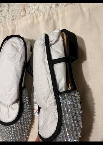 Parlak Gri Boncuklu Blok Topuklu Kadın Ayakkabı - Görsel 3