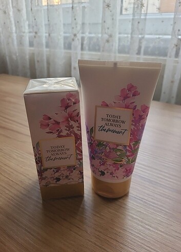 Avon TTA THE MOMENT PARFÜM SETI 