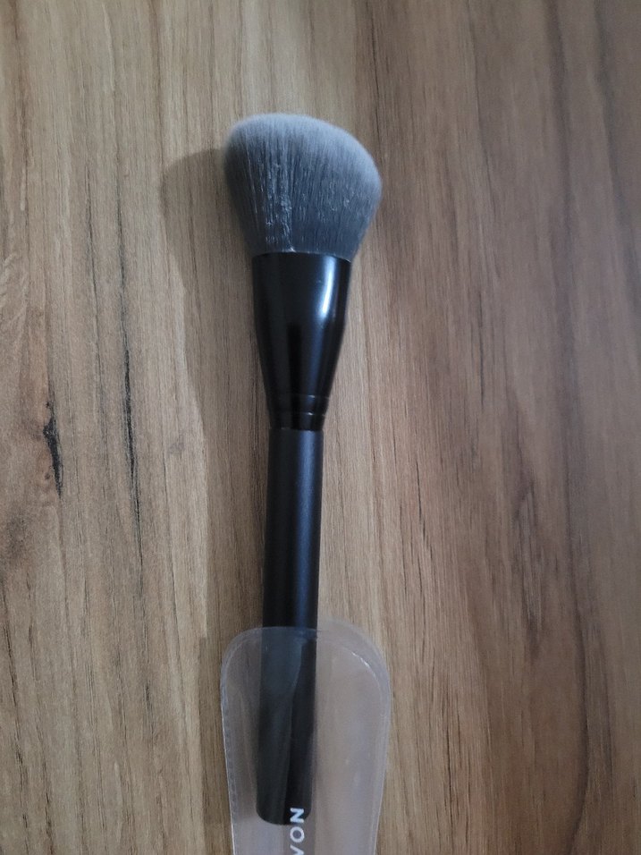 Avon Siyah Makyaj Fırçası 107 - Görsel 5