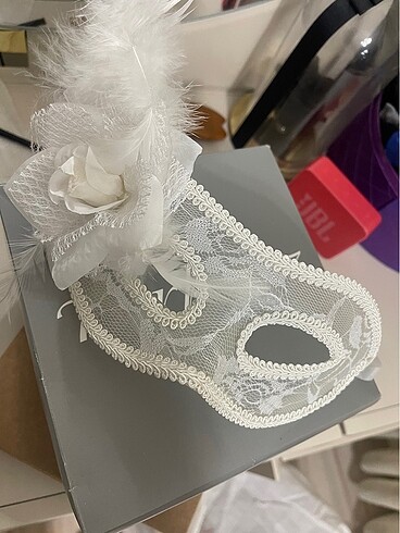 Bride after maske
