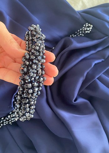 Fırfırlı önü taşlı abiye şalı ile - Görsel 8