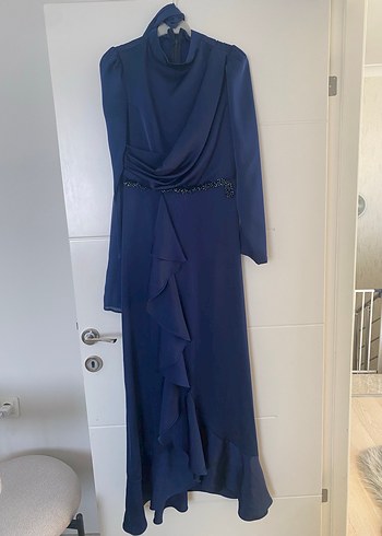 Fırfırlı önü taşlı abiye şalı ile - Görsel 5