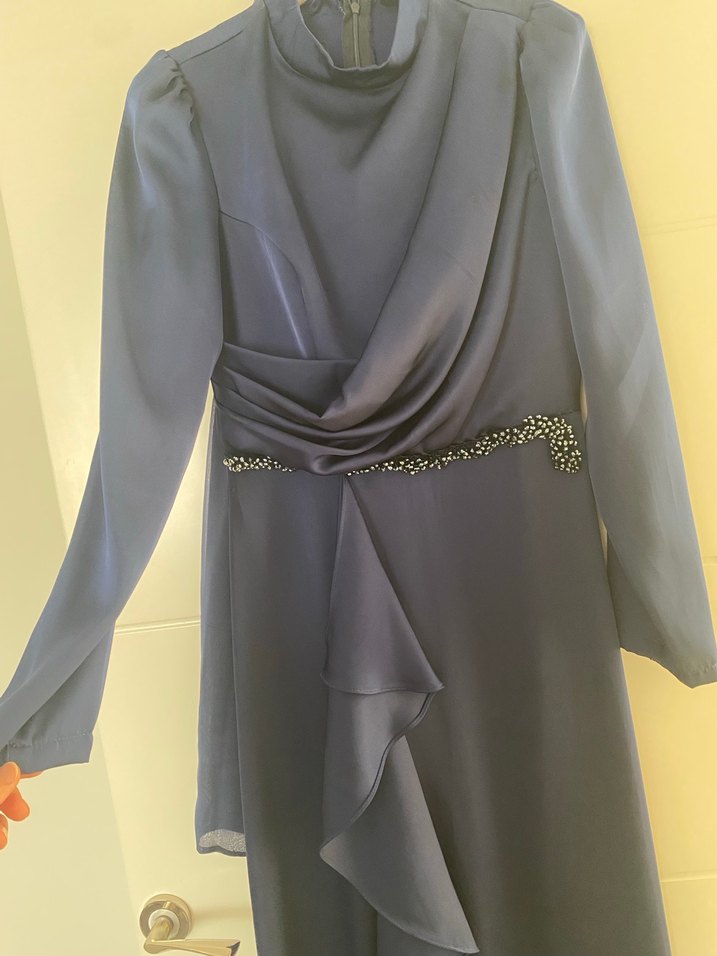 Fırfırlı önü taşlı abiye şalı ile - Görsel 4