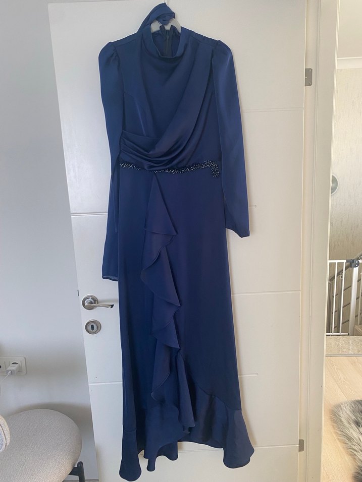 Fırfırlı önü taşlı abiye şalı ile - Görsel 5