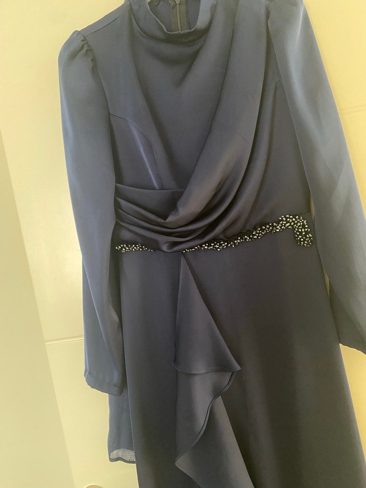 Fırfırlı önü taşlı abiye şalı ile - Görsel 3