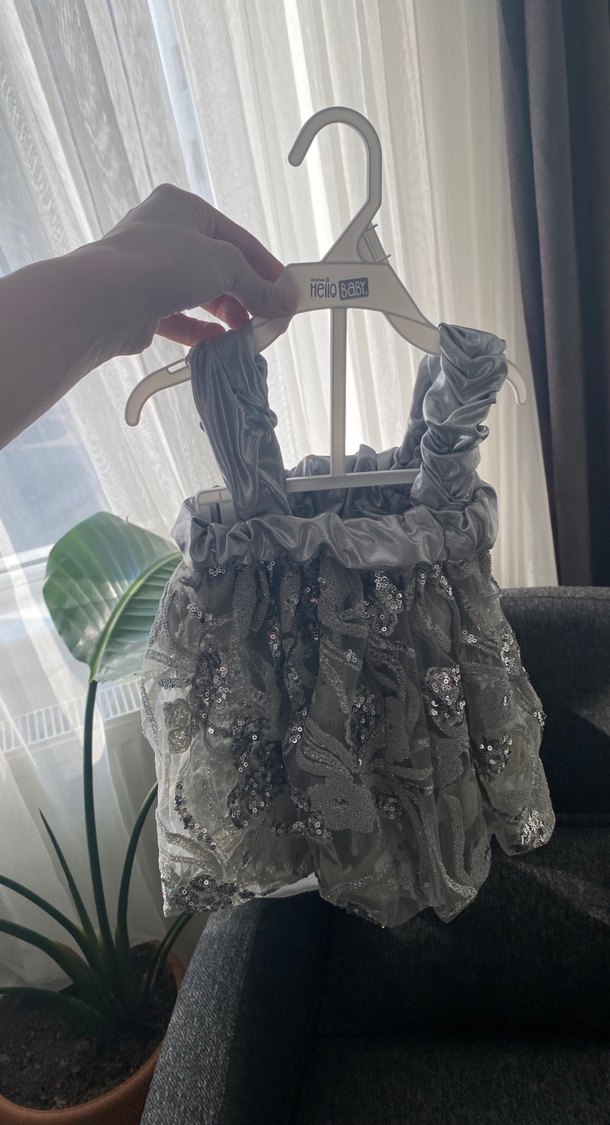 Gri Nakışlı Fırfırlı Kız Çocuk Elbise - Görsel 2