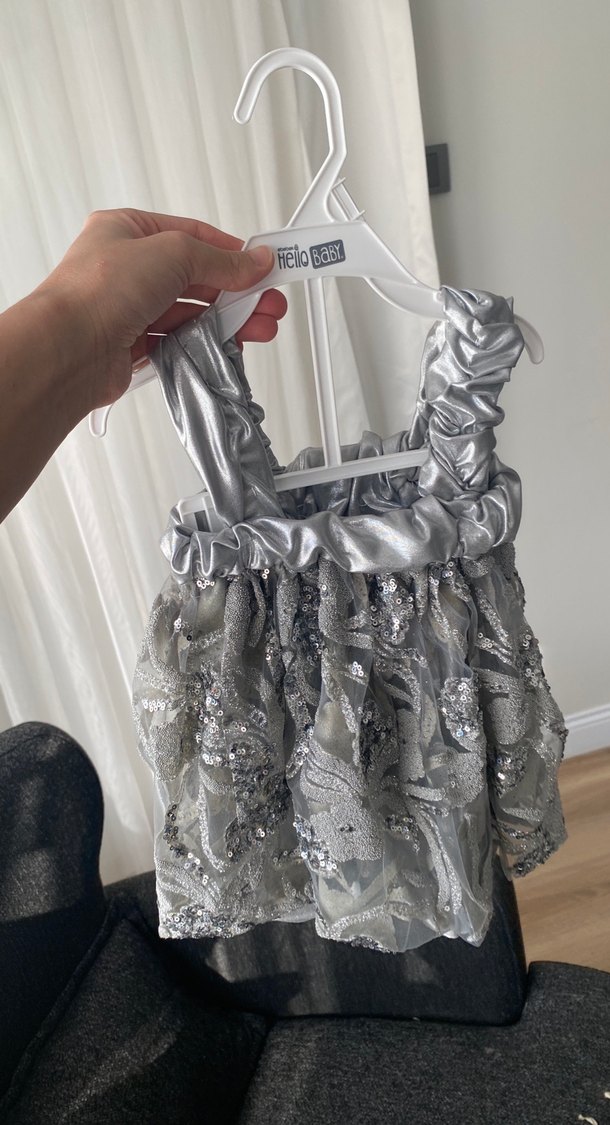 Gri Nakışlı Fırfırlı Kız Çocuk Elbise - Görsel 4