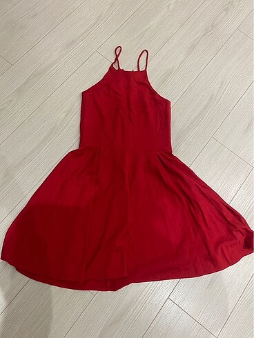 Halter yaka kırmızı kısa elbise
