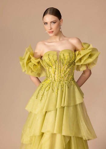 Uzun Sarı Volanlı Straplez Kadın Abiye - Görsel 3