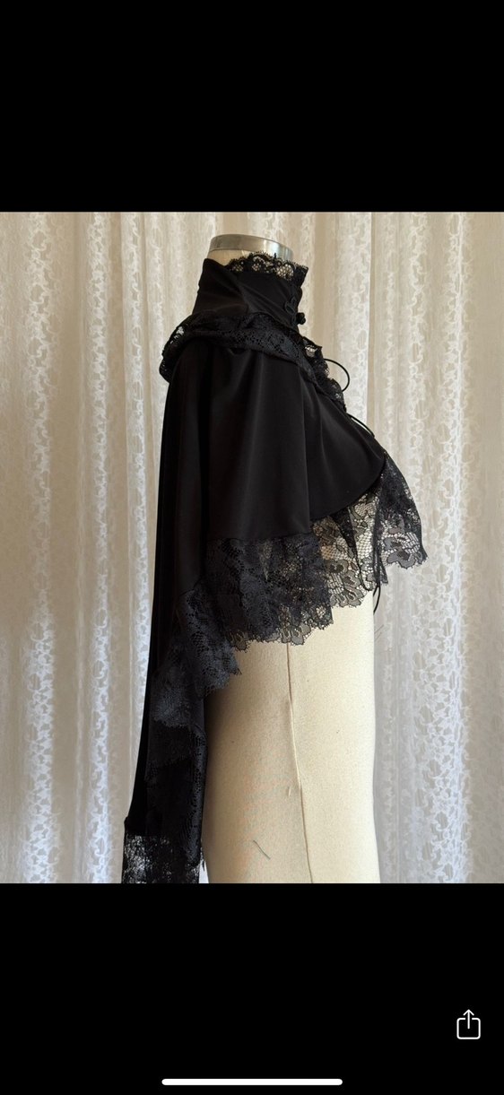 Dantel Detaylı Gotik pelerin - Görsel 3