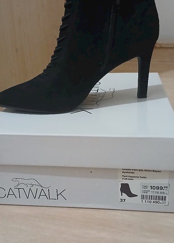 yeni kutusunda Siyah Süet Bağcıklı Stiletto Kadın Bot