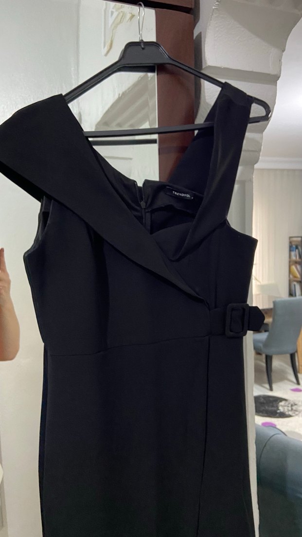 Siyah V Yaka Kemerli Uzun Elbise - Görsel 5