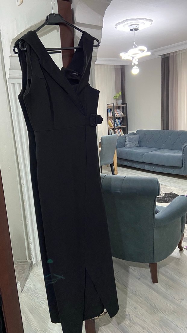 Siyah V Yaka Kemerli Uzun Elbise - Görsel 2