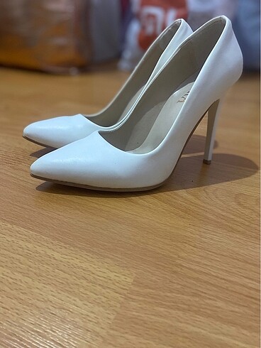 Beyaz stiletto
