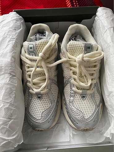 38 Beden beyaz Renk New Balance 1906R