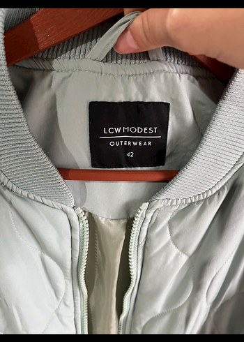 LCW Modest Haki Dik Yaka Uzun Kollu Kadın Yağmurluk - Görsel 3