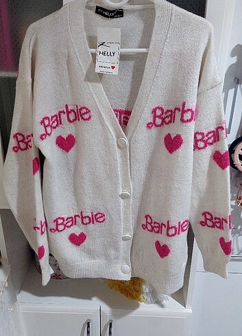 Barbie hırka yeni etiketli.