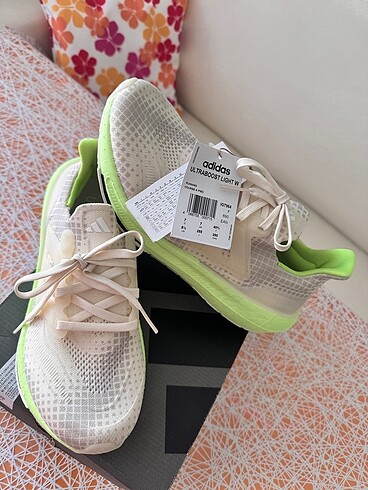 40,5 Beden Adidas ultraboost lıght w