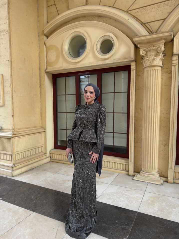 Uzun Kollu Gri Drape Detaylı Abiye Elbise - Görsel 3