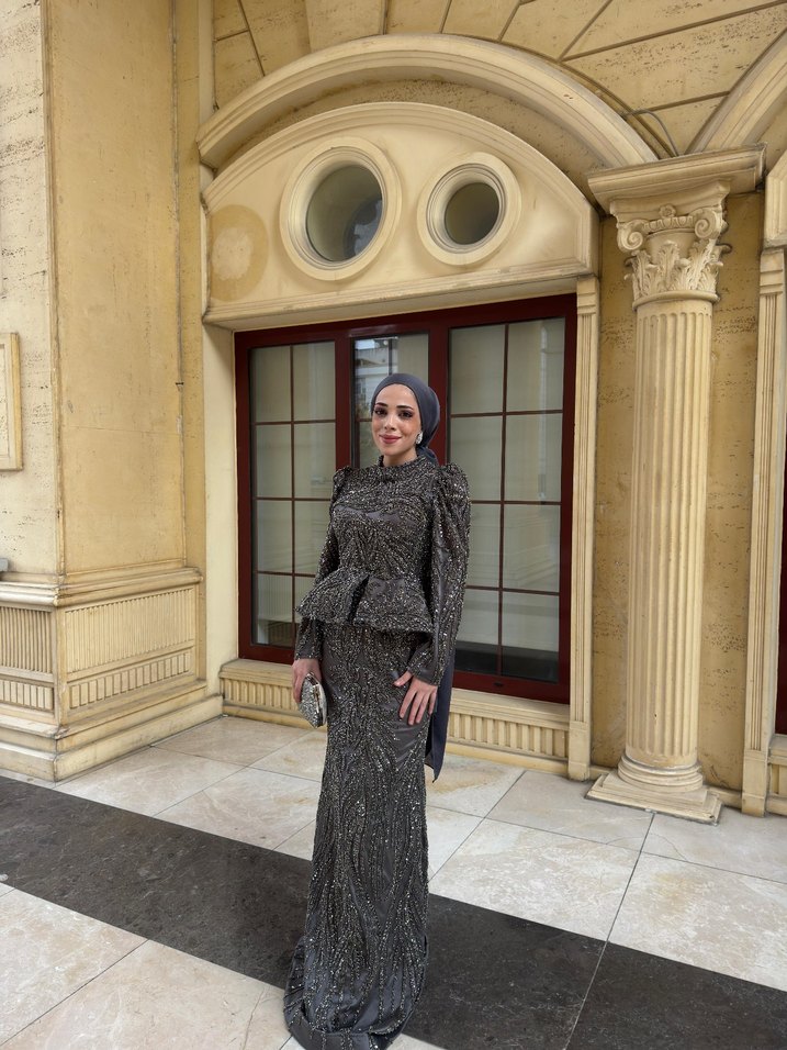 Uzun Kollu Gri Drape Detaylı Abiye Elbise - Görsel 4