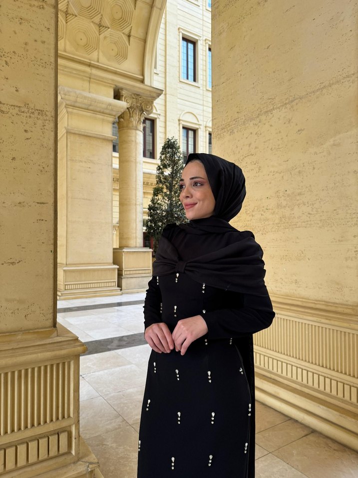 Siyah Nakışlı Uzun Gotik Elbise - Görsel 3