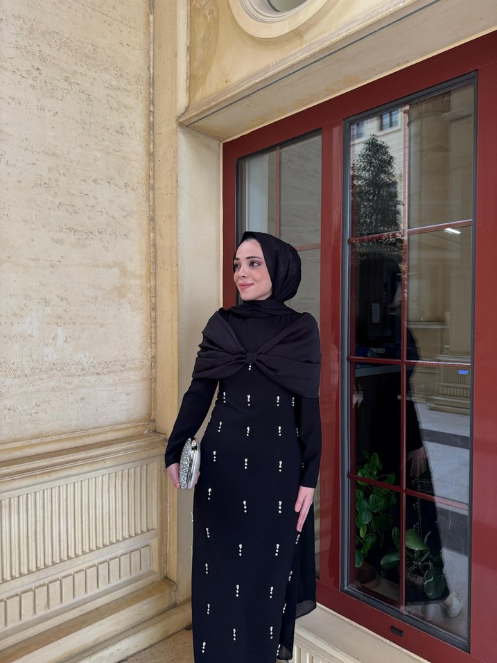 Siyah Nakışlı Uzun Gotik Elbise - Görsel 4