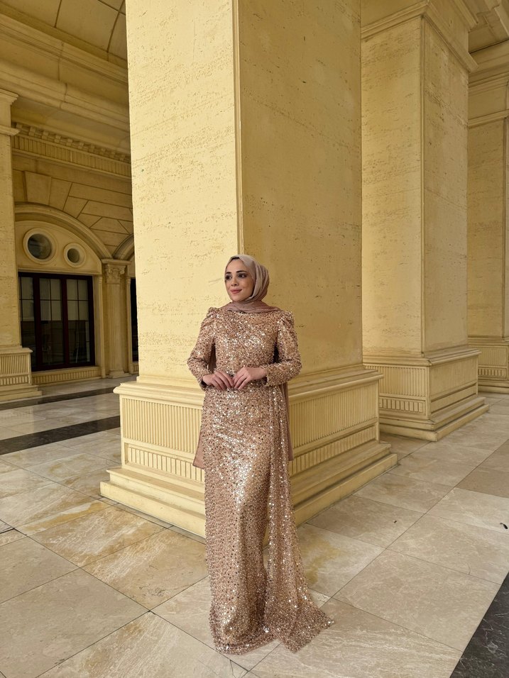 Altın Renkli Uzun Kollu Drapeli Abiye Elbise - Görsel 4