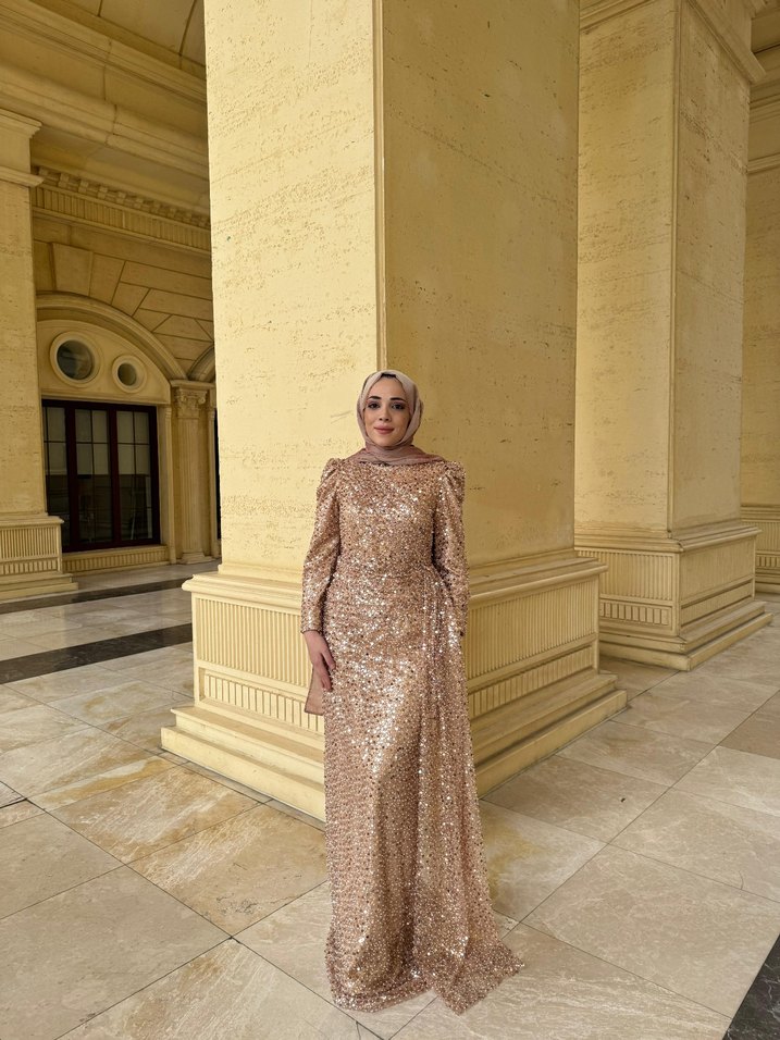 Altın Renkli Uzun Kollu Drapeli Abiye Elbise - Görsel 5