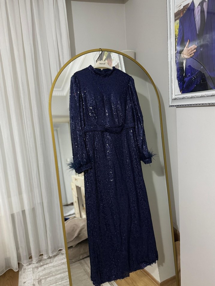 Parlak Lacivert Uzun Kollu İşlemeli Abiye Elbise - Görsel 3