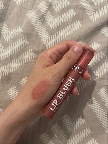 Beden pembe Renk Sephora lip blush 09