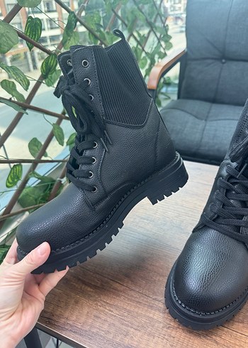 Kadın Siyah Bağcıklı Platform Topuklu Bot - Görsel 2