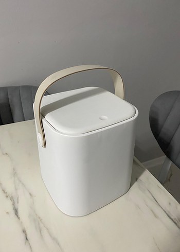 Beyaz Click kapaklı tezgah üstü çöp kovası - Görsel 2