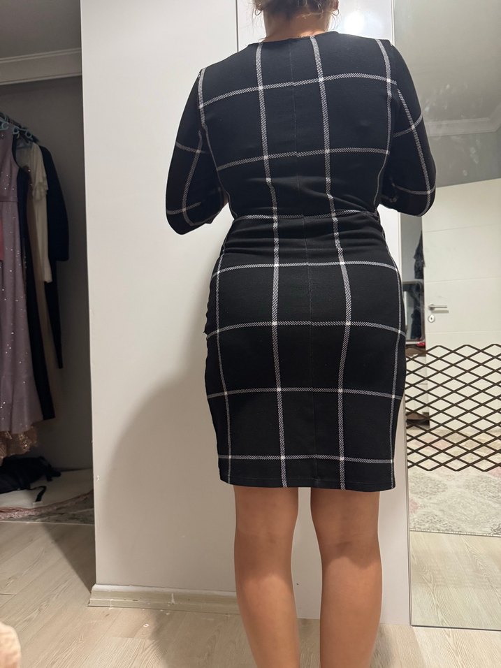 Düğmeli Siyah Kareli Midi Elbise - Görsel 4