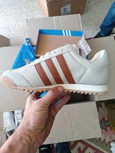 Adidas Rom