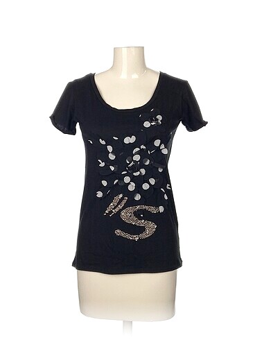 Diğer T-shirt %70 İndirimli.