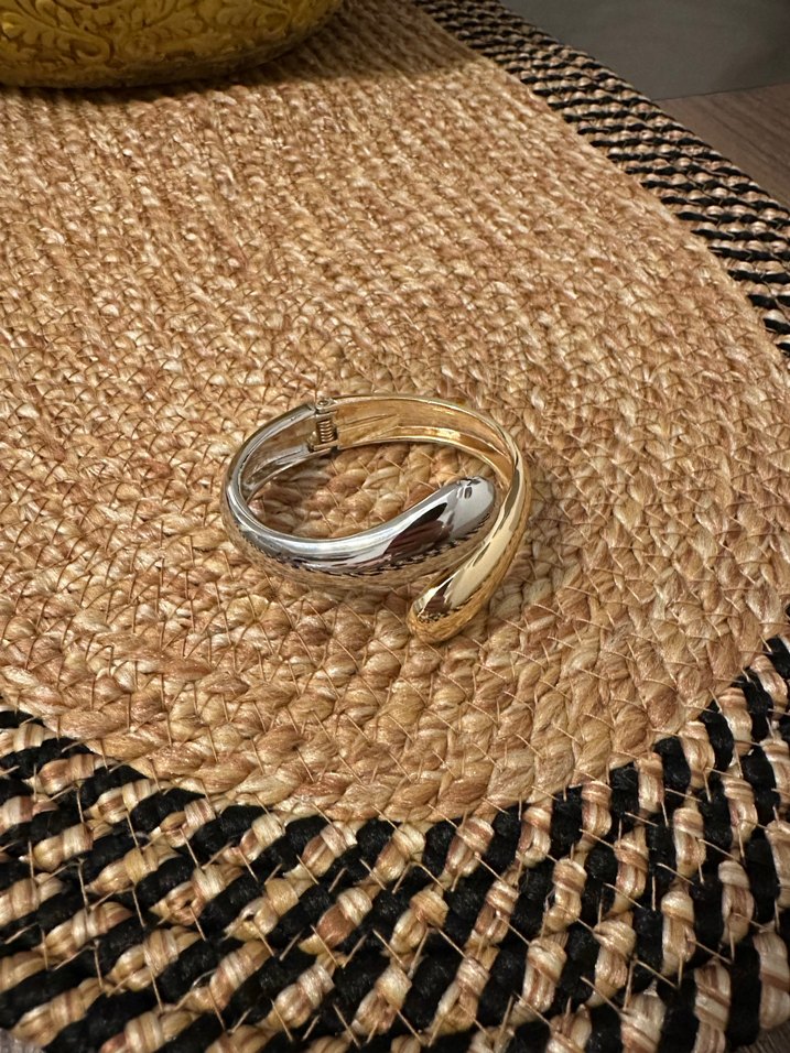 Kelepçe Şeklinde İki Renkli Kadın Bileklik - Görsel 2