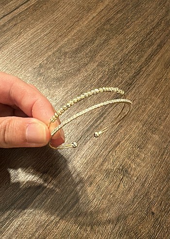 Altın Renkli Boncuklu Minimalist Bileklik - Görsel 3