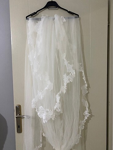Pronovias Uzuk duvak küçüğüde içinde