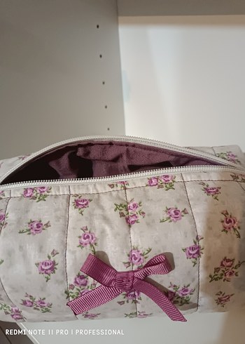 Beden pembe Renk Dantel detaylı çiçek desenli pembe makyaj çantası