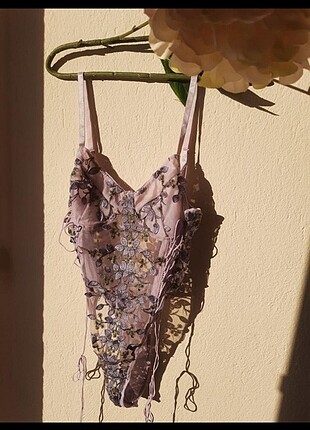 m Beden Lila nakışlı bodysuit 