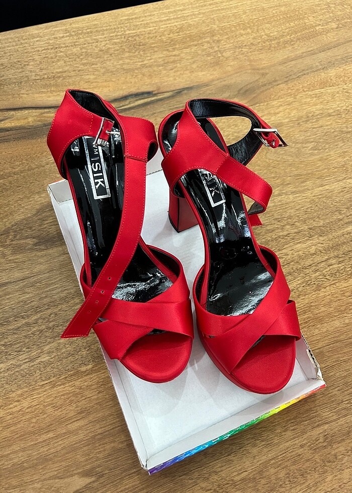 Kırmızı Yüksek Topuklu Ayakkabı - Görsel 3