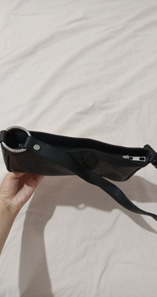 Siyah Deri Tokalı Kadın Çantası - Görsel 2