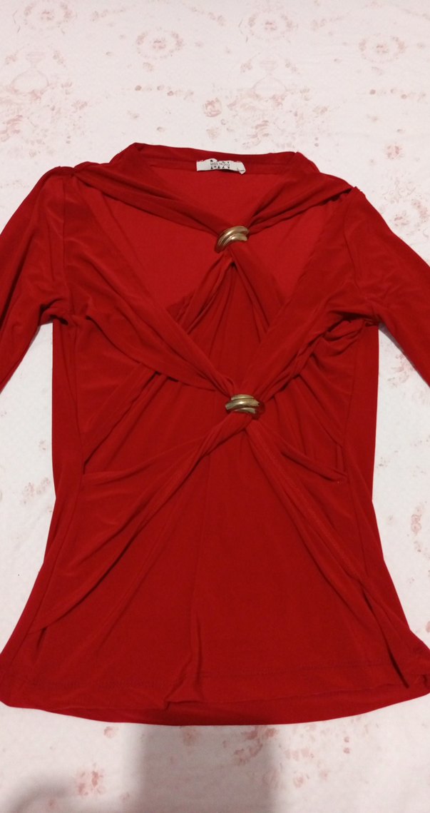 Kırmızı, V Yakalı, Tokalı Kadın Bluz - Görsel 2