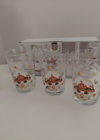  Beden beyaz Renk kedili Su Şişesi ve Bardak Seti